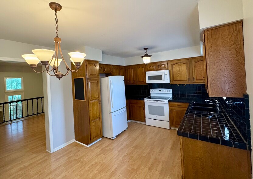 Building Photo - 10211 Cedarbrooke Ln