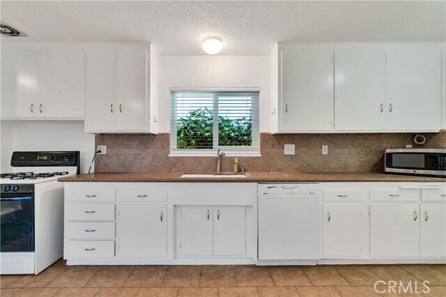 Building Photo - 6549 Mt Whitney Dr