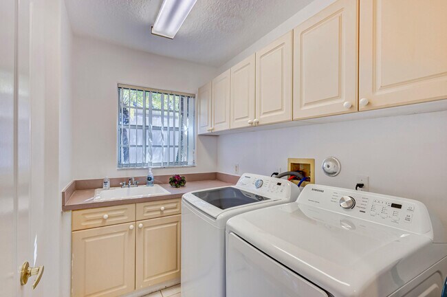 Building Photo - 919 Augusta Pointe Dr