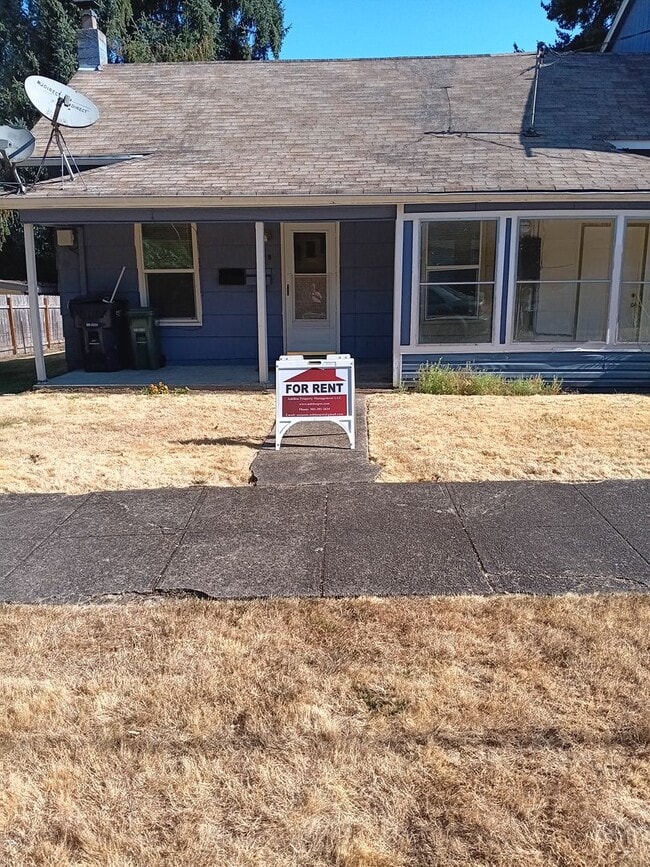 Building Photo - Duplex 4 Blocks From WOU Available