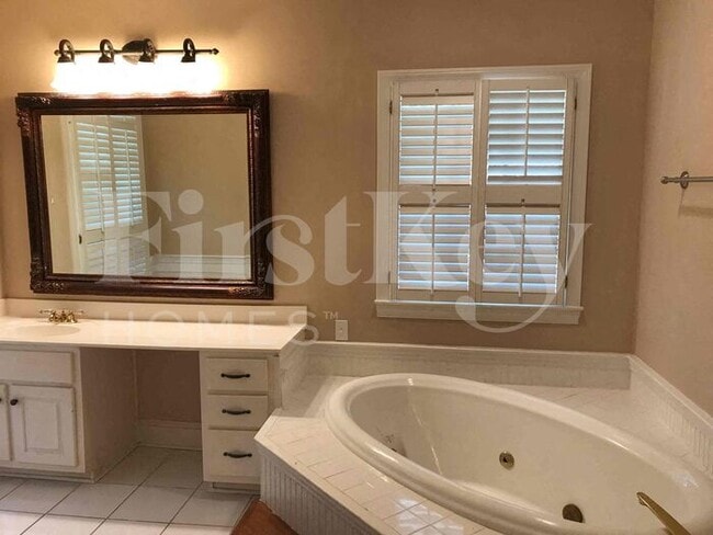 Building Photo - 1609 Flat Rock Dr SW