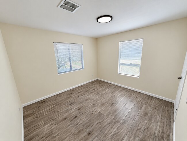 Building Photo - 6518 N 61st Dr