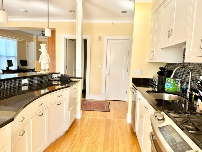 Building Photo - Penthouse Condo in Downtown Portland Peninsula