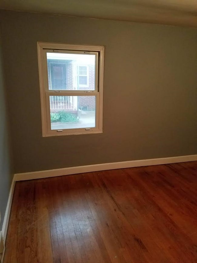 Building Photo - 3 Bedroom with basement!