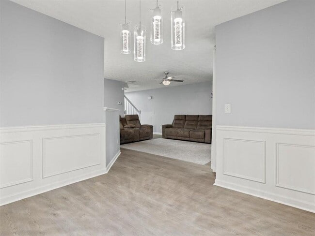 Building Photo - 4643 Grand Central Pkwy