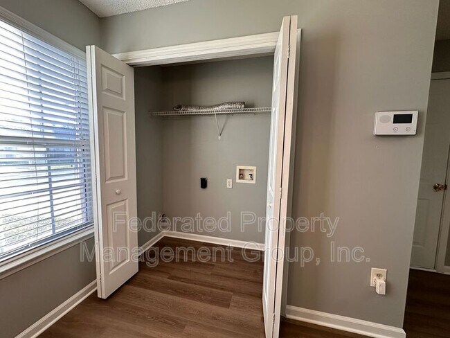 Building Photo - 3860 Hideaway Lane