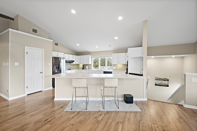 Building Photo - 2523 Baycrest Dr