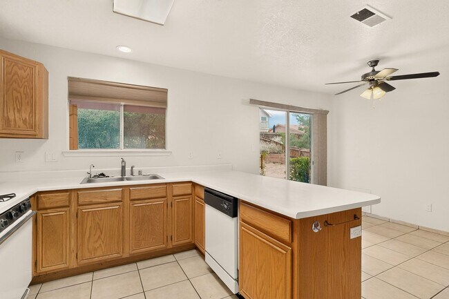 Building Photo - 7817 Sunrose Dr NW