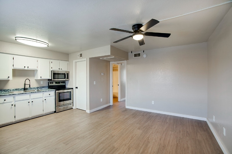 Building Photo - 1452 E Cinnabar Ave