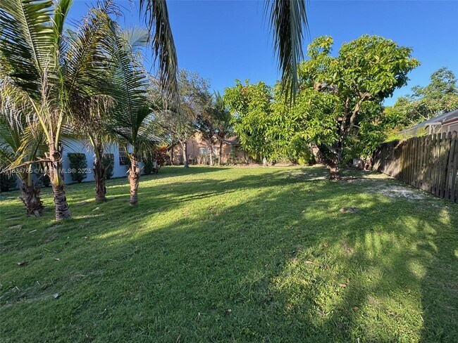 Building Photo - 13501 SW 104th Ave