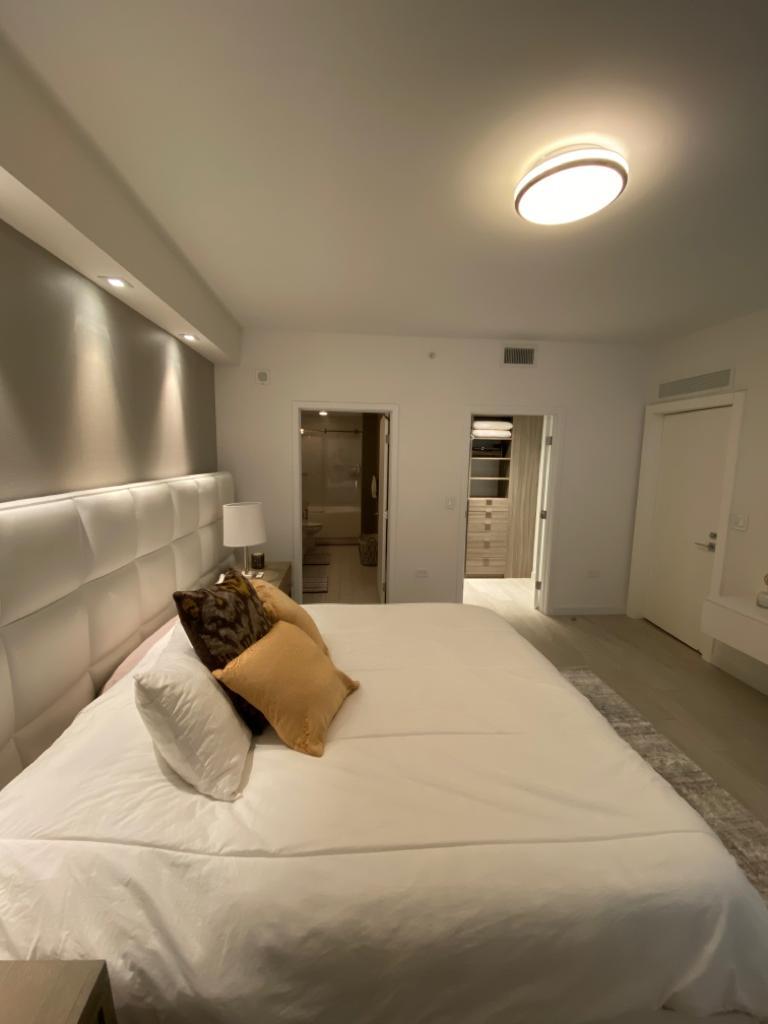 Building Photo - 901 Brickell Key Blvd