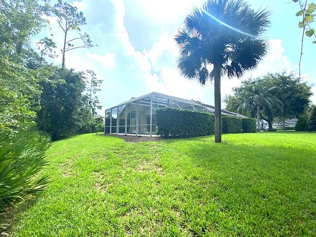 Building Photo - Beautiful Breakaway Trails Pool Home