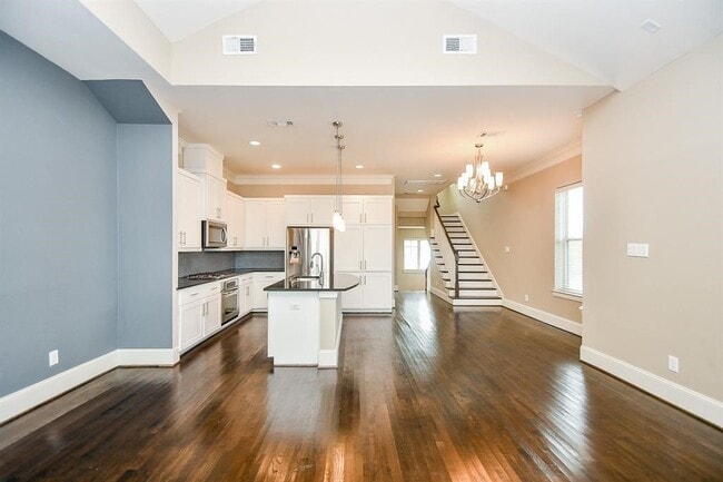 Building Photo - 716 Nicholson St