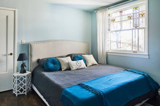 Building Photo - 3308 Cliff Rd