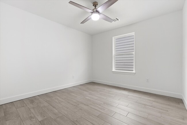 Building Photo - 7904 Sealey St