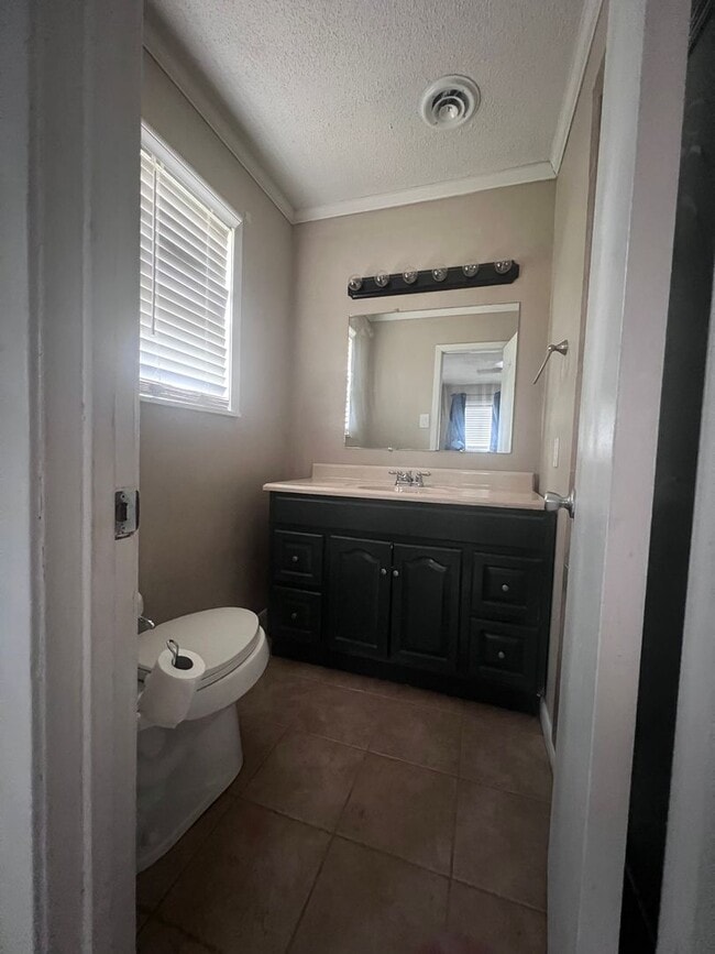 Building Photo - 114 Apache Dr