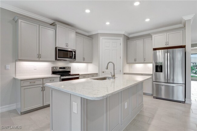 Building Photo - 335 Tamarindo Ln