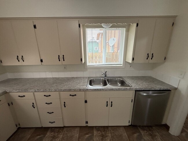 Building Photo - 2463-2479 Lee St SE