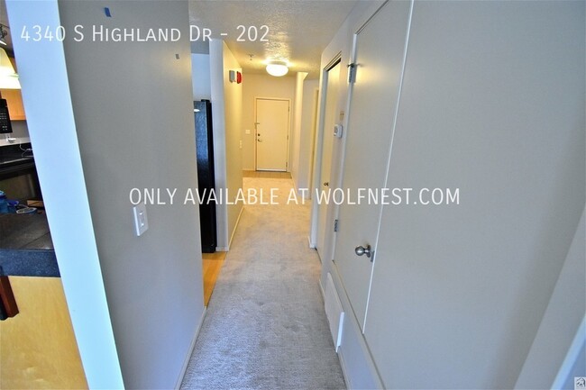 Building Photo - Beautiful 2 Bedroom Holladay Condo!