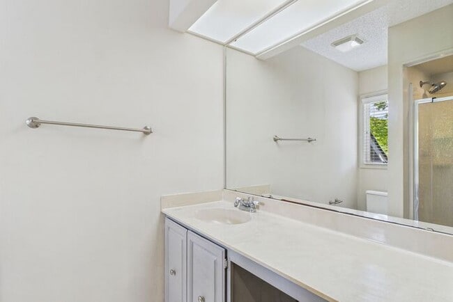 Building Photo - Charming 3-Bedroom Townhome in Sunset Woods