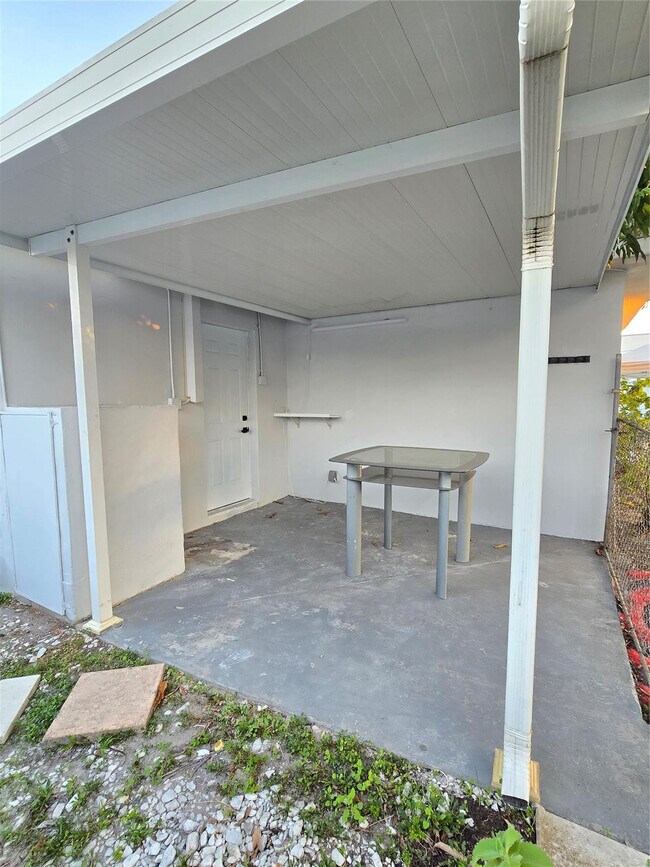 Building Photo - 5020 E 10th Ave