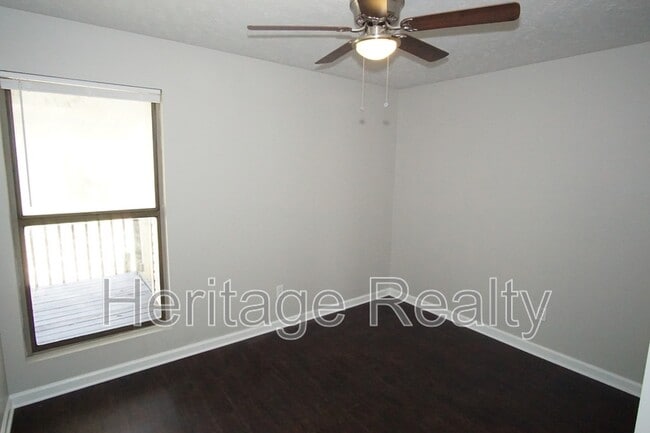 Building Photo - 2050 Countryhill Ln