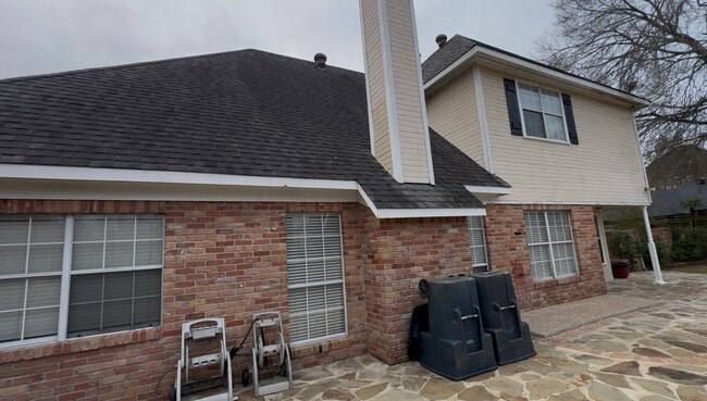 Building Photo - 408 Hidden Oaks Cir