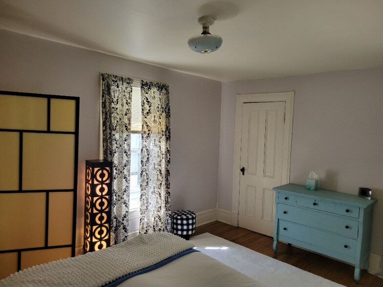 Building Photo - 288 E 1st St