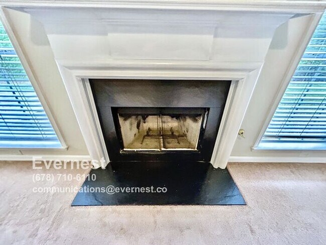 Building Photo - Comfortable 3-Bedroom Home with Prime Loca...