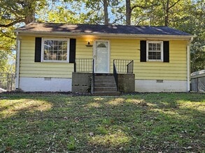 Building Photo - Charming Updated 3 Bedroom Home with Large...