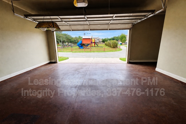 Building Photo - 106 Shadow Springs Dr