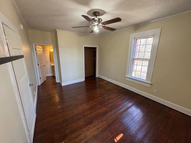 Building Photo - West Iredell Area - 4BR / 3BA + Carport