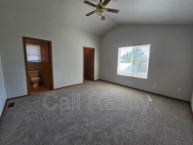 Building Photo - 2420 E Joseph Ave