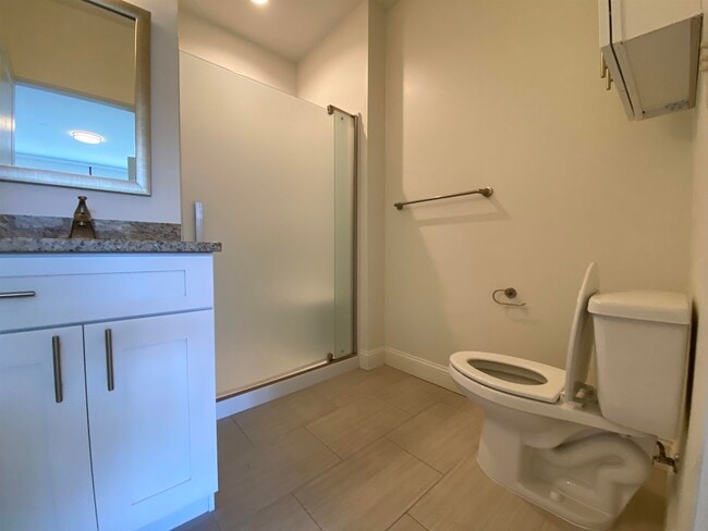 Building Photo - 875 Elm St