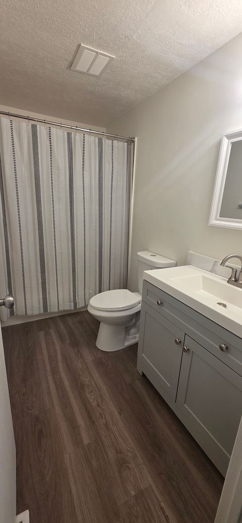 Building Photo - Beautifully Remodeled 3-Bedroom Home on a Spacious ½-Acre Lot!