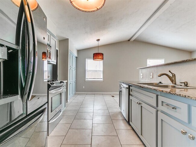 Building Photo - 117 Sonora