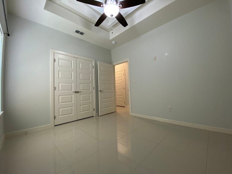 Building Photo - 904 E Myrtle Beach Ave