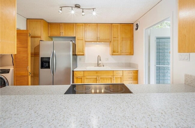 Building Photo - Beautiful Updated 3BR Unit!!