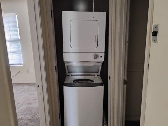 Building Photo - Cozy 1 Bedroom Apartment!