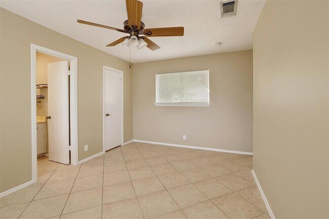 Building Photo - 9620 Chukar Cir