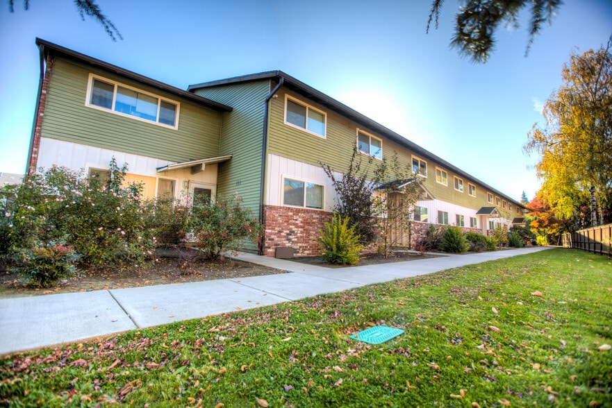 Building Photo - 414 E 9th St