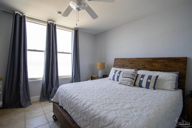 Building Photo - 800 Fort Pickens Rd