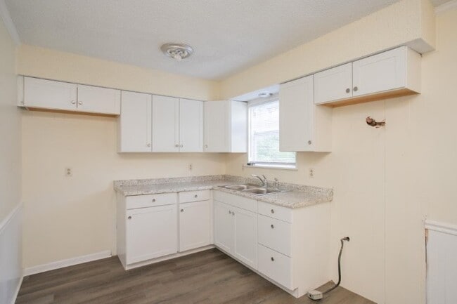 Building Photo - 105 Robert Yoest Dr