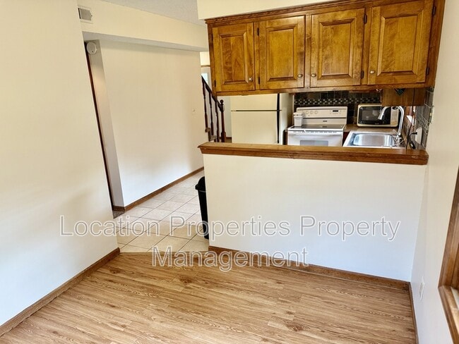 Building Photo - 3619 Lakecrest Ct