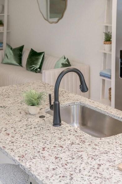 Building Photo - 609 Trotters Ln