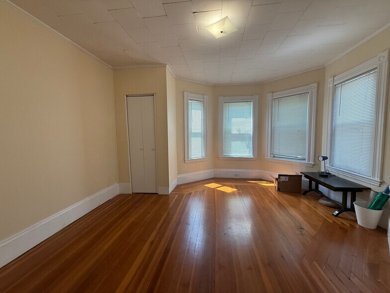 Building Photo - 53 Litchfield St