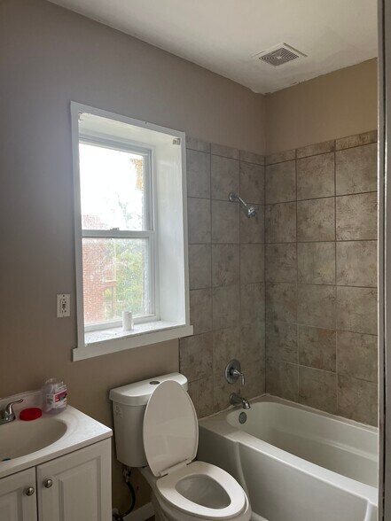 Building Photo - 5064 Cates Ave