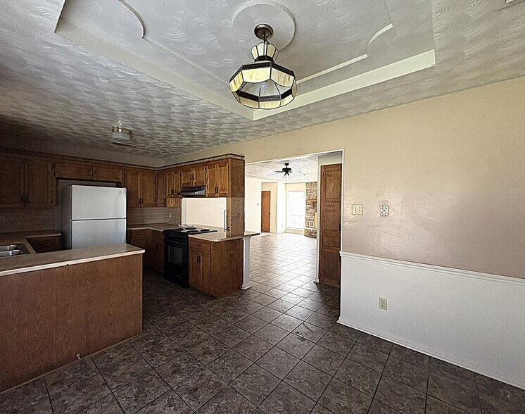 Building Photo - 2325 Tiffany Dr