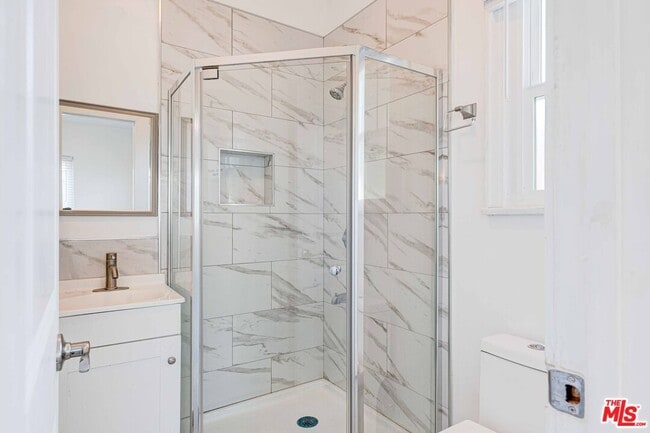 Building Photo - 2215 N Niagara St