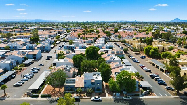 Building Photo - Fully Updated 2 Bed Mesa Condo | Quartz Counters + Pool & Spa